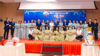 Đội ngũ nhân sự